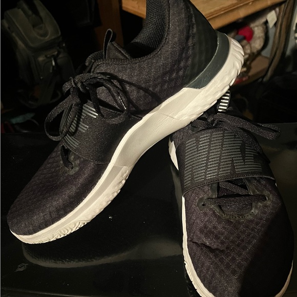 Women’s black Nikes size 9.5 - Picture 1 of 5